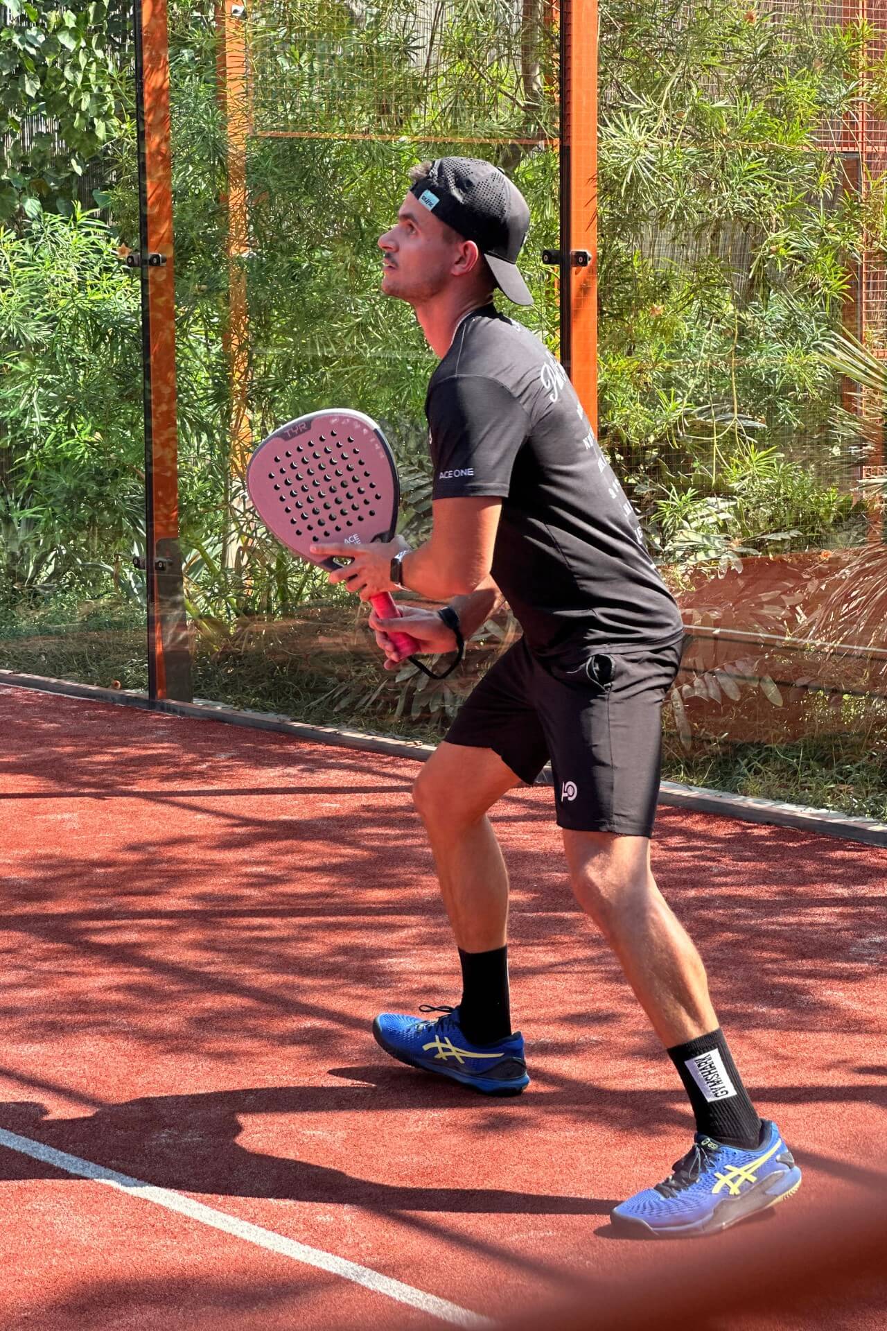 Raquette padel ACE ONE TŸR Pink gros plan manche et grip