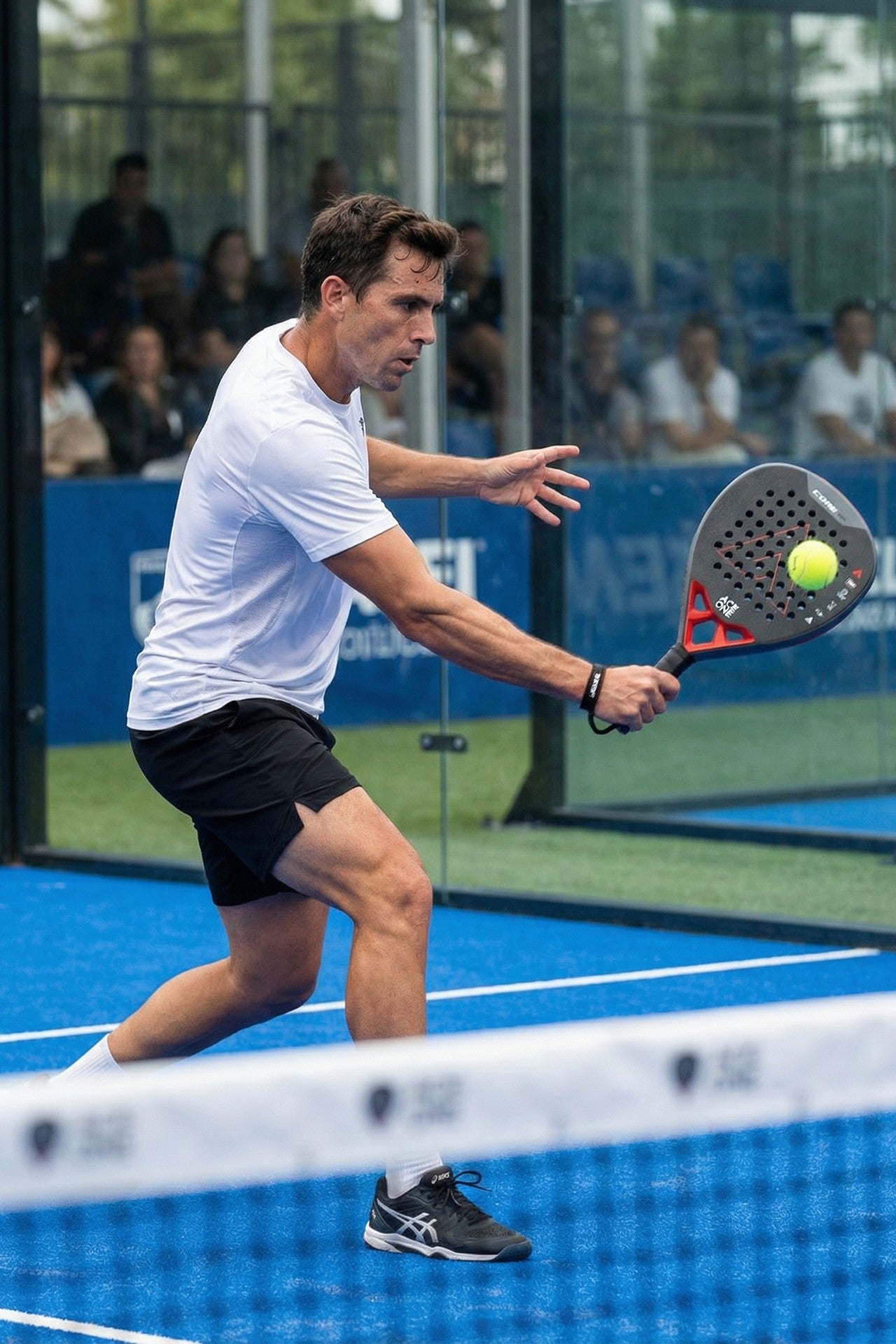 Raquette padel ACE ONE Cøre 12k Carbon gros plan face carbone 12 000 filaments