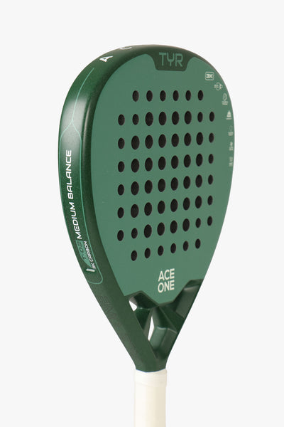 Raquette padel ACE ONE TŸR Green en situation